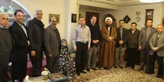 دانشنامه افتخاری دانشگاه علامه به مادر شهید «میرپیمان خلیل پور» اهدا شد