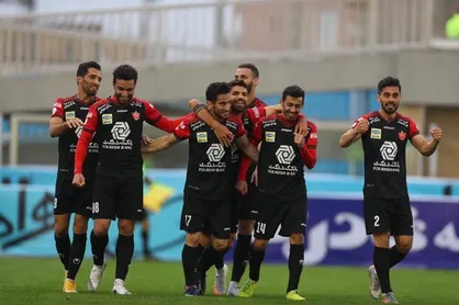 پرسپولیس ۵ گل به قلعه نویی زد، ۴ امتیاز از استقلال جلو افتاد