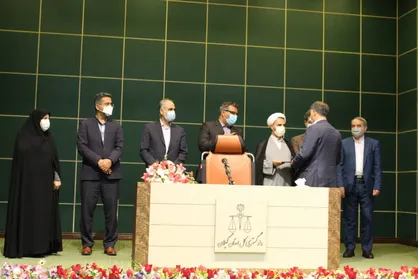 ایجاد امنیت حقوقی وپیشگیری از فساد وکاهش پرونده&zwnj;های قضایی با توسعه والزام سند رسمی