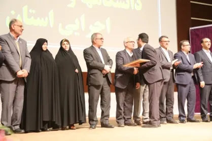 پژوهشگران برتر فارس تقدیر شدند/ فعالیت ۳۰ مرکز رشد در استان
