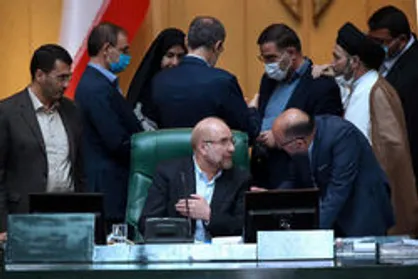نمایندگان از پاسخ وزیر کار درباره نحوه هزینه کرد منابع حاصل از فروش شستا قانع نشدند و شریعتمداری دومین کارت زرد خود را از مجلس گرفت.