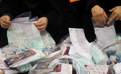 توزیع لوازم بهداشتی بین مردم محروم از سوی گروه جهادی دانشگاه پیام نور رودان