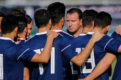 بازیکنان استقلال و پرسپولیس در آغوش مارک ویلموتس