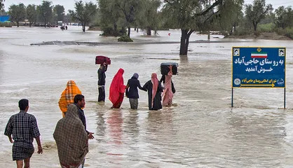 ۵۰۰ روستای سیستان&zwnj;وبلوچستان زیر آب / مردم چشم انتظار هلیکوپترهای هلال احمر بدون رئیس!