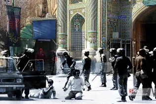 روز نوزدهم دی ماه، یادآور حماسه بزرگ و با شکوهی است که برگ دیگری از کتاب زرین انقلاب اسلامی را رقم زد. 19 دی سالروز قیام خونین مردم قم است؛ همان روزی که در تاریکی استبداد و ستم روزنه ها را به سوی روشنایی گشود و روند انقلاب را به گونه ای شکل داد که طومار دو هزار و پانصد ساله نظام شاهنشاهی در مدت زمان کوتاهی در هم پیچیده شود. این روز بزرگ و به یاد ماندنی را گرامی می داریم و بر شهیدان و ایثار گران این حماسه جاوید درود می فرستیم .