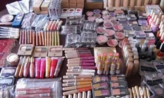 کشف اقلام آرایشی بهداشتی غیرمجاز در پاساژ معروف تهران