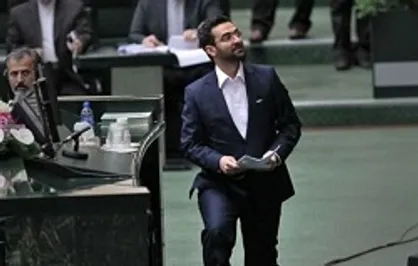 &laquo;آذری جهرمی&raquo; از مجلس کارت زرد گرفت