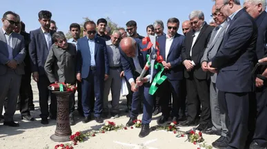 آغاز ساخت مرکز توانبخشی «باب‌الحوائج» کازرون با حضور وزیر کار