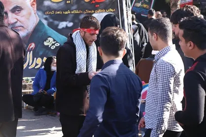 بیش از ۲۰۰۰ نفر از عزاداران سپهبد شهید سلیمانی در دانشگاه شهید باهنر کرمان پذیرایی شدند