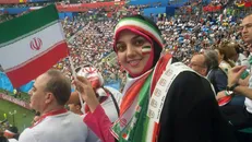 واکنش تماشاچیان جام جهانی با دیدن یک هنرمند چادری + عکس