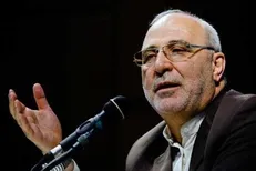 حاجی دلیگانی: حذف یارانه آرد صنعت جلوی خروج ثروت از کشور را می‌گیرد