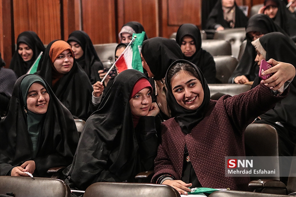 *آماده فردا عصر* «پیشرفت علمی بدون آزادی و نشاط سیاسی ممکن نیست»؛ نگاهی به دیدگاه رهبر انقلاب درباره نسبت علم و فضای دانشگاهی