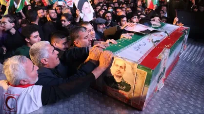 پیکر شهید پاسدار &laquo;محمدرضا ابراهیمی&raquo; بر دستان مردم سمنان تشییع شد