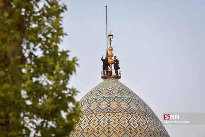 تعویض پرچم حرم حضرت شاهچراغ(ع) در آستانه محرم