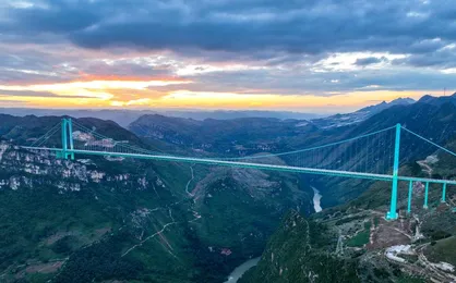 بلند&zwnj;ترین پل جهان با ارتفاع ۶۲۵ متر در چین افتتاح شد