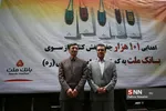 پرویز فتاح و محمد بیگدلی در آیین اهدای ۱۰۱۰۰۰ جفت کفش توسط بانک ملت به دانش آموزان نیازمند کمیته امداد امام خمینی (ره)