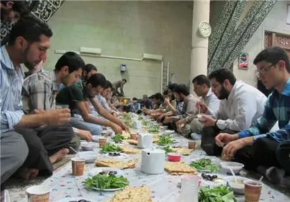 ضیافت افطاری ساده برای ۱۰۰ هزار گلستانی