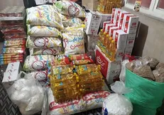 جهادگران دانشگاه آزاد کنگاور بسته‌های غذایی را بین خانواده‌های کم‌برخوردار توزیع کردند + فیلم