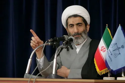 مسئولان اجرایی کاری نکنند که مردم وادار به تجمع شوند