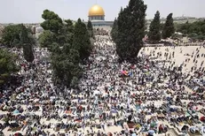حضور ۶۰ هزار فلسطینی در نماز جمعه مسجدالاقصی