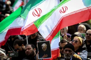 مراسم تشییع شهدای ناوگان دنا در میدان انقلاب تهران