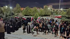 خروش دانشجویان بجنوردی در پی هتک حرمت به پرچم مقدس ایران + فیلم