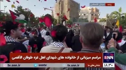 گلباران خانواده&zwnj;های شهدای فلسطینی در بدو ورود به میدان فلسطین توسط خانواده&zwnj;های تهرانی