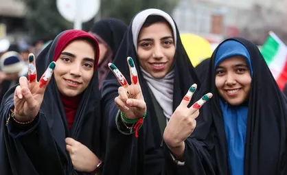 جوانان در تلاطم برای آینده ایران
