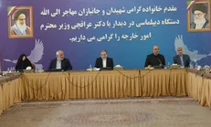 عراقچی با خانواده شهدای وزارت امور خارجه دیدار کرد + عکس