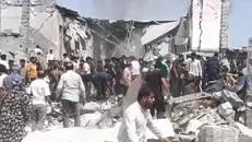 گاردین: اگر بمباران مدرسه و عروسی نامش جنگ نیست پس چیست