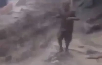 لحظه دلهره&zwnj;آور نجات مرد کلمبیایی از سیل خروشان