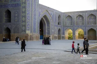 مسافران نوروزی در میدان امام اصفهان