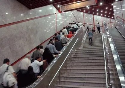 حادثه صبح شنبه در مترو به علت تغییر جهت پله برقی نبود