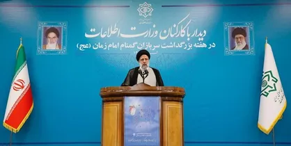 رئیسی: همانطور که گروهک&zwnj;های ضد انقلاب را به زباله&zwnj;دان تاریخ سپردید دست مفسدان را قطع کنید