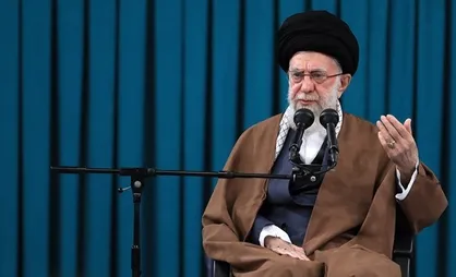 جمعی از کارگران با رهبر انقلاب دیدار کردند
