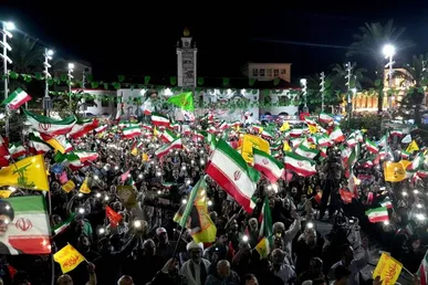 واکنش مردم رشت بعد از حملات ایران به اسرائیل/ «حرف ما یک کلام انتقام انتقام؛ ارتش انقلابی تشکر تشکر»+فیلم