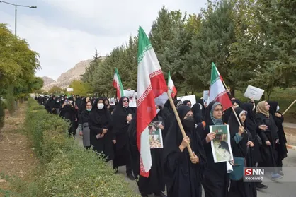راهپیمایی دانشجویان ایلامی در محکومیت حادثه تروریستی حرم شاهچراغ + تصاویر