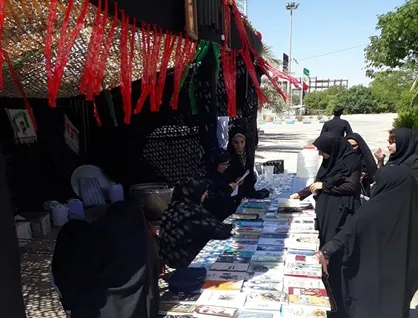 نمایشگاه کتاب اربعین در ایستگاه&zwnj;های صلواتی دانشگاه آزاد خوزستان برپا شد