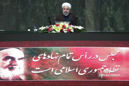 رئیس&zwnj;جمهور صحن مجلس را ترک کرد