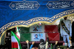 مراسم تشییع شهدای ناوگان دنا در میدان انقلاب تهران