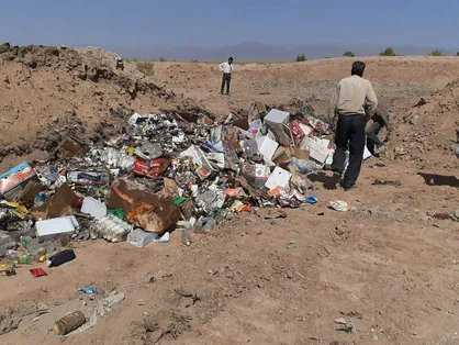 جمع&zwnj;آوری ۲۴ تن مواد غذایی فاسد در زاهدان