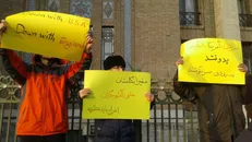 جمعی از دانشجویان خواستار اقدام وزیر امور خارجه در خصوص بازخواست سفیر انگلیس در کشورمان شدند