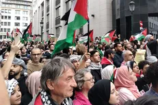 تجمع مقابل مقر اتحادیه اروپا در بروکسل در اعتراض به تجاوز رژیم صهیونیستی به «ناوگان صمود» + فیلم