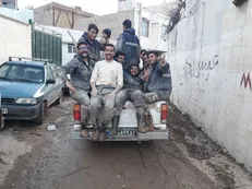 هموطنان سیل‌زده لرستان به کانکس و کولر نیاز دارند/ پاکسازی گل و لای ۶۰ درصد از منازل پلدختر