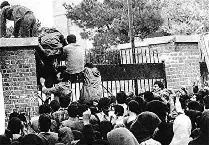 سفارت سابق آمریکا در تهران با چه انگیزه&zwnj;ای توسط دانشجویان پیرو خط امام تسخیر شد؟