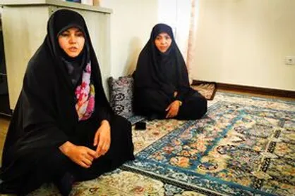 ماجرای سفر مشکوک و عجیب همسر شهید به کربلا + عکس