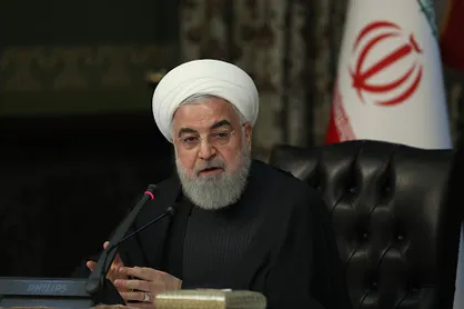 روحانی: شاید تا پایان سال با کرونا درگیر باشیم / ممکن است اجتماعات باز هم محدود شود
