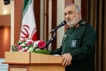 سرلشکر سلامی: رهبر انقلاب کشور را در طوفانی&zwnj;ترین فتنه&zwnj;ها از دل حوادث سخت عبور داد + فیلم
