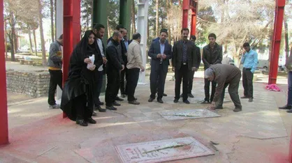 مزار شهدای گمنام پارک شهر اردکان غبارروبی شد