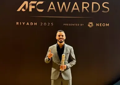 نذر مرد سال فوتسال آسیا ادا شد؛ آقاپور کاپ طلایی‌اش را به امام زمان(عج) تقدیم کرد